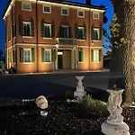 Iris Bed & Breakfast 4*